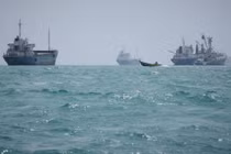 Iran - Oman hoãn cuộc họp về eo biển Hormuz