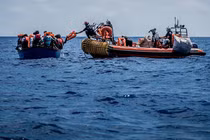 Lật thuyền chở người di cư ở Libya, 51 người thiệt mạng, mất tích 