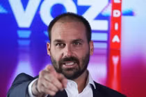 Con trai cựu Tổng thống Brazil Jair Bolsonaro bị tuyên án tù là ai?