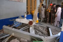 Hiện trường vụ sập mái trường học ở Pakistan 