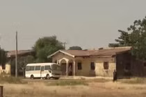 Nhóm vũ trang xông vào trường học ở Nigeria, sát hại giáo viên