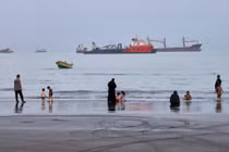 UAE đình chỉ hoạt động thương mại với Iran