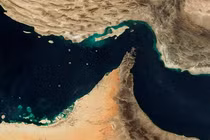 Hình ảnh tàu chở dầu xếp hàng dài ở eo biển Hormuz