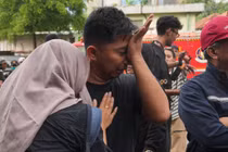 Thương vong mới nhất trong vụ tai nạn tàu hỏa ở Indonesia