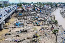 Cảnh tan hoang ở Philippines sau bão Kalmaegi