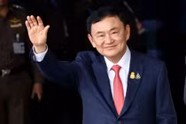 Cựu Thủ tướng Thái Lan Thaksin được ra tù trước thời hạn