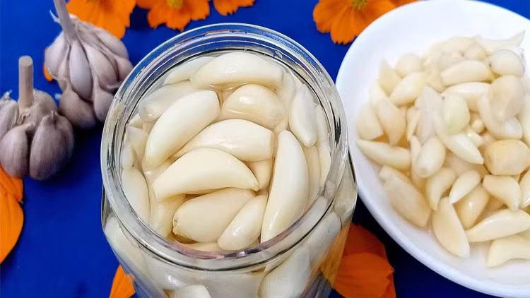 Mùa lạnh ăn tỏi ngâm giấm tốt cho sức khỏe. Ảnh minh họa