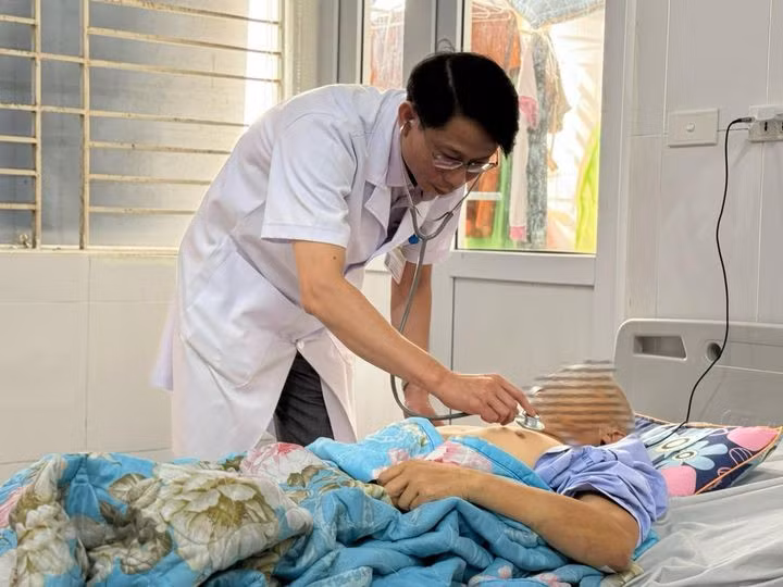Bệnh nhân đang được điều trị tại Bệnh viện Bệnh Nhiệt đới Trung ương. Ảnh: BVCC
