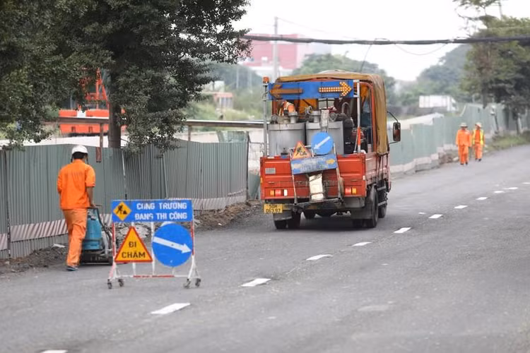 Sau khi bị đình chỉ, chủ đầu tư đã yêu cầu các nhà thầu liên quan cấp tập sửa chữa, vá dặm lại các đoạn đường hư hỏng