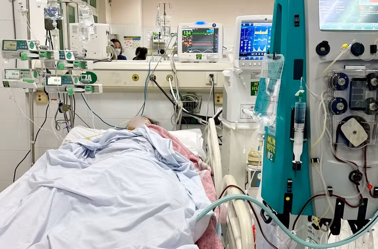 Nữ sinh nhập viện trong tình trạng nguy kịch. Ảnh BVCC