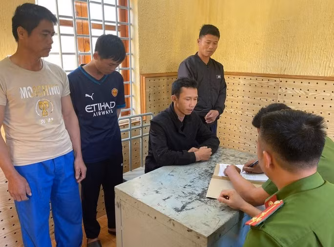 Các đối tượng tại cơ quan công an Các đối tượng tại cơ quan công an