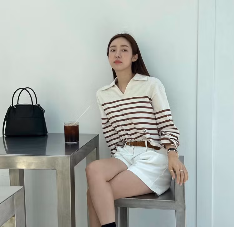 Họa tiết kẻ ngang là một cách tuyệt vời giúp bạn trông trẻ trung và năng động.