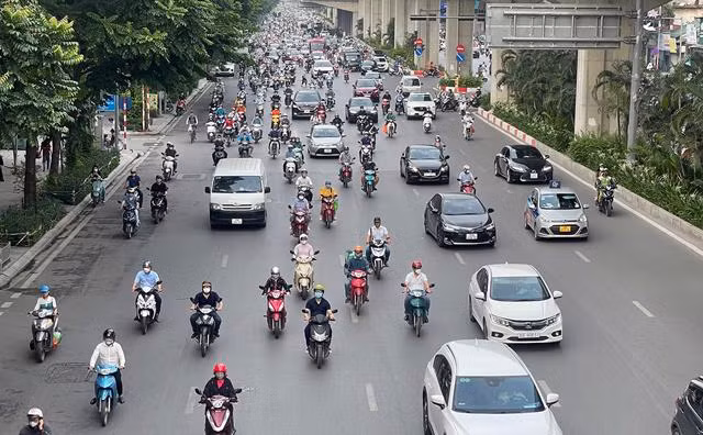 Hà Nội lập 57 chốt phân luồng, chống ùn tắc dịp lễ 30/4 - 1/5. Ảnh TTXVN