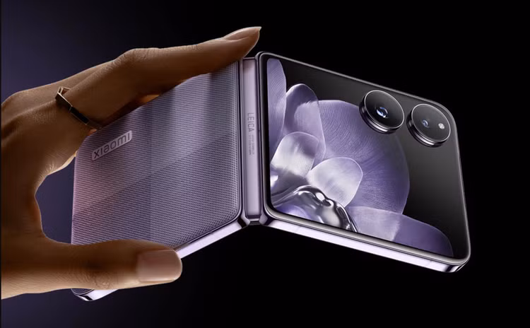 Xiaomi MIX Flip ra mắt - "đối thủ" xứng tầm Galaxy Z Flip6. Ảnh Tinhte Xiaomi MIX Flip ra mắt - "đối thủ" xứng tầm Galaxy Z Flip6. Ảnh Tinhte