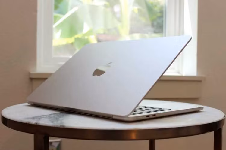 Apple lên kế hoạch "cắt gọt" iPhone, MacBook Pro và Apple Watch mỏng hơn. Ảnh minh họa