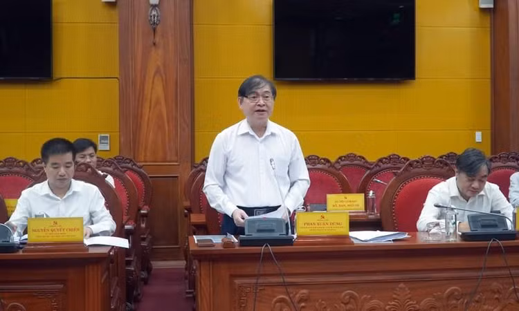 Bí thư Đảng đoàn, Chủ tịch Liên hiệp Hội Việt Nam Phan Xuân Dũng phát biểu tại buổi làm việc.