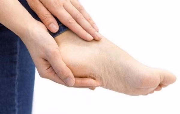 Bị trẹo chân, ngại đi khám dịp Tết người phụ nữ phải cắt bỏ 2 chân. Ảnh minh họa
