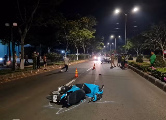 Hiện trường vụ nam thanh niên tông một CSGT bị thương.