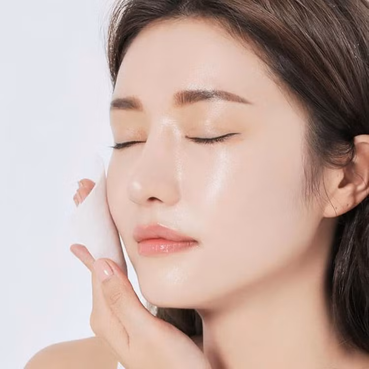 Bí quyết xóa mờ nếp nhăn, giúp da sáng mịn tự nhiên. Ảnh Aura Clinic