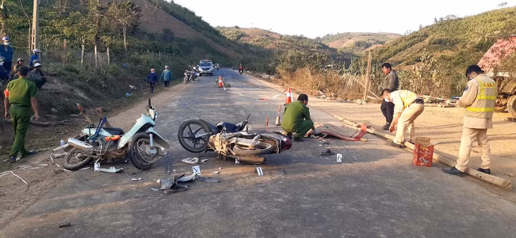 Hiện trường vụ tai nạn khiến 1 người phụ nữ tử vong. Hiện trường vụ tai nạn khiến 1 người phụ nữ tử vong.