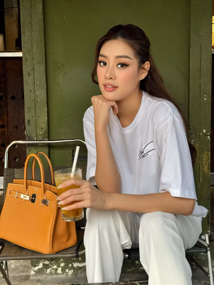 Khánh Vân không chỉ xinh đẹp mà còn sở hữu làn da mịn màng trắng hồng. Ảnh Fb Nguyễn Trần Khánh Vân