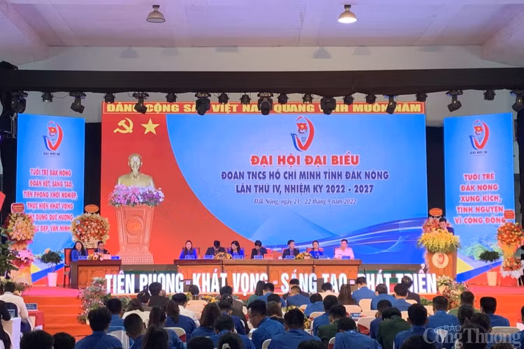 Đoàn TNCS Hồ Chí Minh tỉnh Đắk Nông đặt mục tiêu trong nhiệm kỳ 2022 - 2027, hỗ trợ 200 tỷ đồng cho thanh niên vay vốn để khởi nghiệp, lập nghiệp, làm kinh tế. Đoàn TNCS Hồ Chí Minh tỉnh Đắk Nông đặt mục tiêu trong nhiệm kỳ 2022 - 2027, hỗ trợ 200 tỷ đồng cho thanh niên vay vốn để khởi nghiệp, lập nghiệp, làm kinh tế.