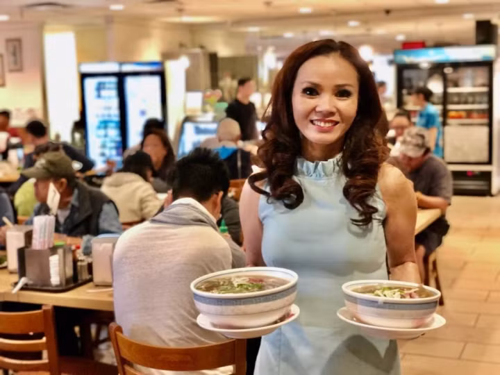 Phở Việt ra thế giới. Phở Việt ra thế giới.