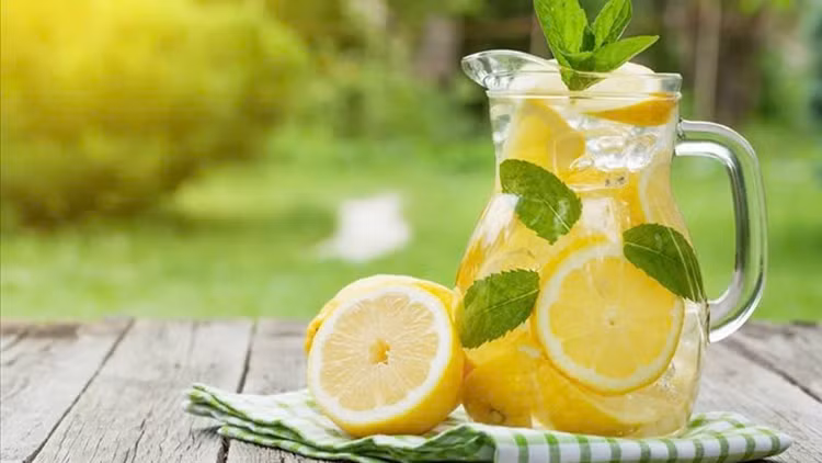 Loại nước dân dã, giàu vitamin C giúp ngừa sỏi thận, hỗ trợ giảm cân. Ảnh minh họa