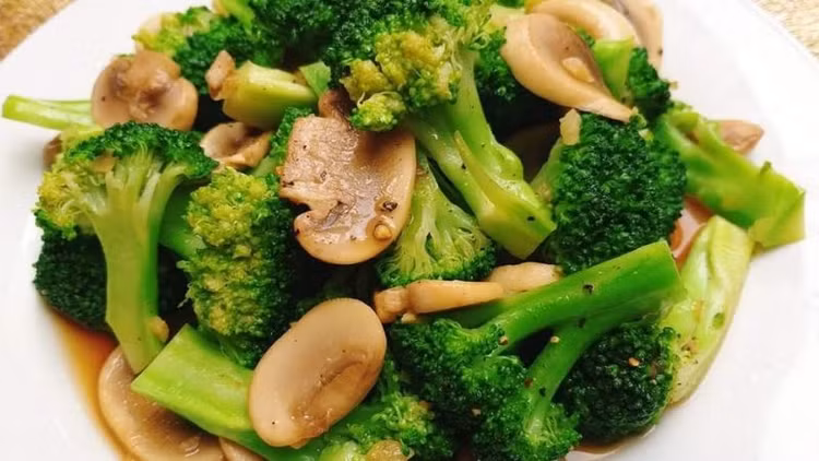 Cung cấp chất selen: Nấm mỡ là một nguồn selen dồi dào nên rất có lợi trong việc điều trị và phòng ngừa các vấn đề sức khỏe do nồng độ selen thấp như lão hóa, bệnh thoái hóa thần kinh, bệnh tim mạch và bệnh tự miễn. Loại nấm này sẽ là lựa chọn thích hợp nếu bạn muốn bổ sung selen một cách tự nhiên cho cơ thể để cải thiện sức khỏe. Ảnh Internet