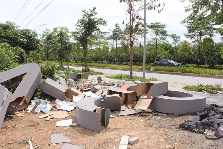 Hà Nội: Đại lộ nghìn tỷ Chu Văn An nhếch nhác vì rác thải ảnh 3