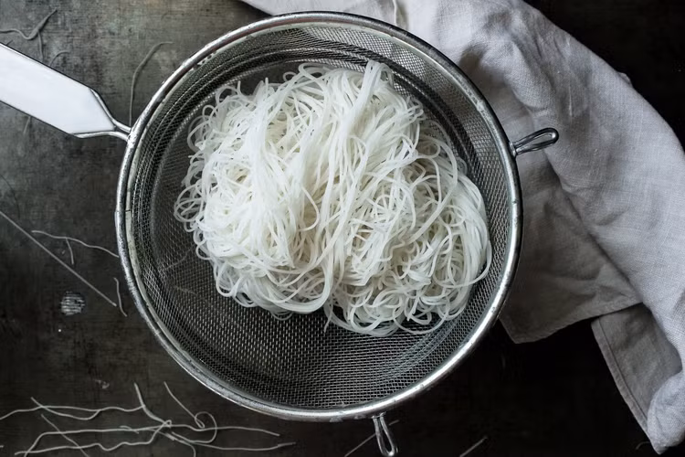 Mẹo bảo quản bún qua đêm không bị chua an toàn cho sức khỏe. Ảnh minh họa Mẹo bảo quản bún qua đêm không bị chua an toàn cho sức khỏe. Ảnh minh họa