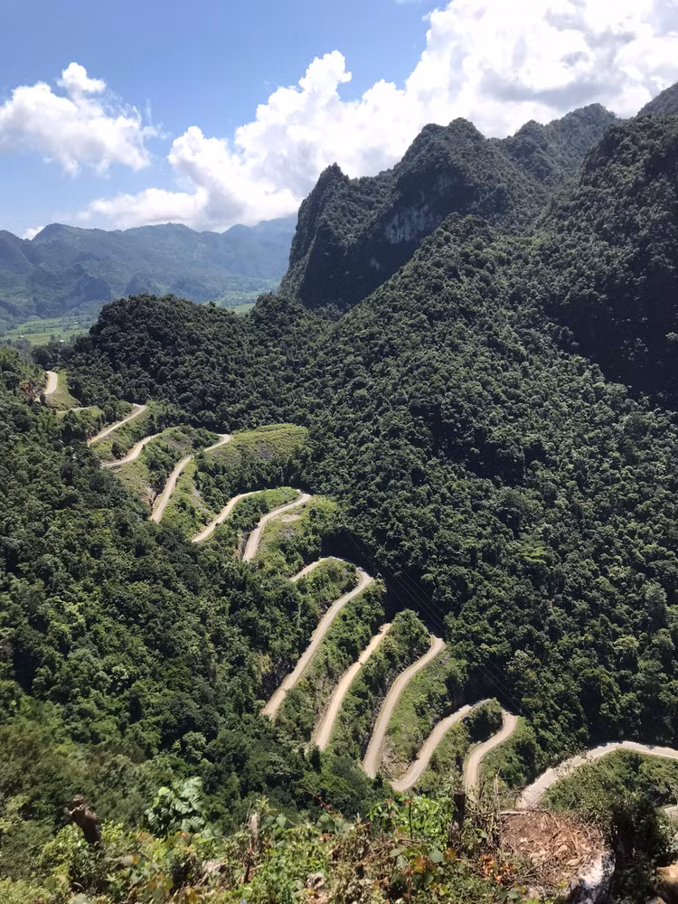 Chinh phục đèo Mẻ Pia. Ảnh Thu Trang Chinh phục đèo Mẻ Pia. Ảnh Thu Trang