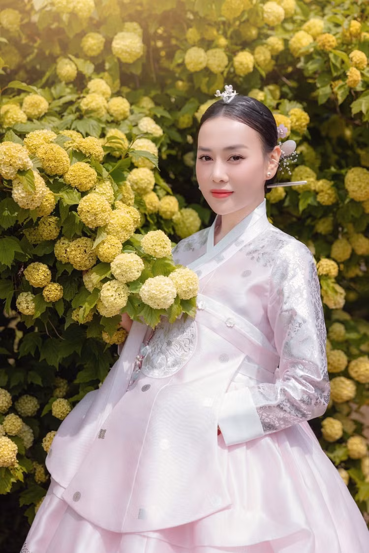 Hình ảnh mới nhất của Phương Oanh được cập nhật trên trang cá nhân sau chuyến du lịch Hàn Quốc vừa qua. Ảnh Facebook Hình ảnh mới nhất của Phương Oanh được cập nhật trên trang cá nhân sau chuyến du lịch Hàn Quốc vừa qua. Ảnh Facebook