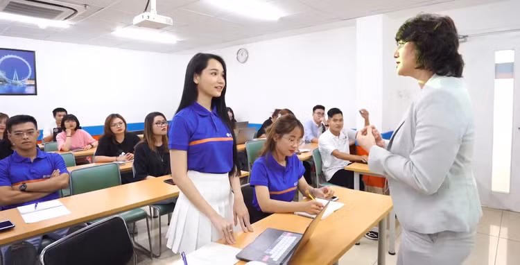 Việc tạo môi trường học ngoại ngữ nói chung, tiếng Anh nói riêng là vô cùng quan trọng. Việc tạo môi trường học ngoại ngữ nói chung, tiếng Anh nói riêng là vô cùng quan trọng.