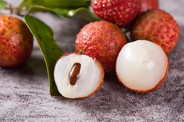 Quả vải đang chín rộ, 7 nhóm người hạn chế ăn tránh gây hại sức khỏe. Ảnh minh họa Quả vải đang chín rộ, 7 nhóm người hạn chế ăn tránh gây hại sức khỏe. Ảnh minh họa