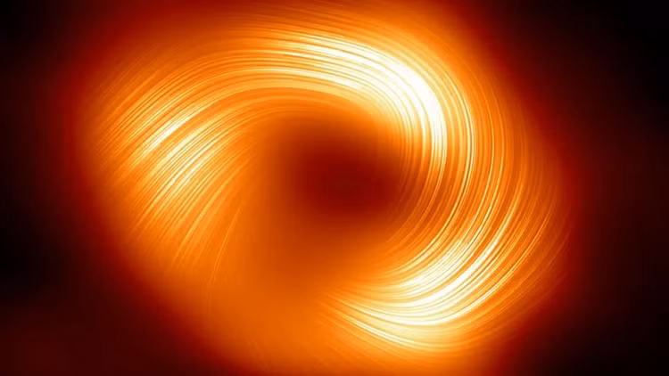 Lỗ đen quái vật Sagittarius A* không thực sự "ngủ yên" đang phun "tia tử thần". Ảnh EHT