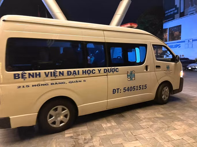 Xe cấp cứu đưa bệnh nhân từ Đắk Lắk xuống TP HCM điều trị. Xe cấp cứu đưa bệnh nhân từ Đắk Lắk xuống TP HCM điều trị.