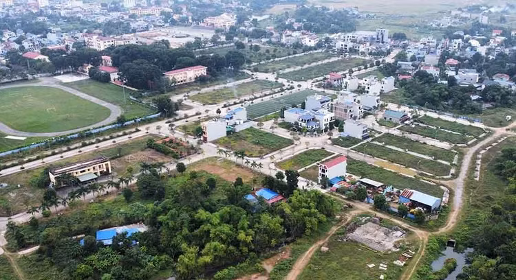 Khu đô thị Hồng Vũ với quy mô mô sử dụng đất 21,36ha sau hơn 10 năm triển khai. Khu đô thị Hồng Vũ với quy mô mô sử dụng đất 21,36ha sau hơn 10 năm triển khai.