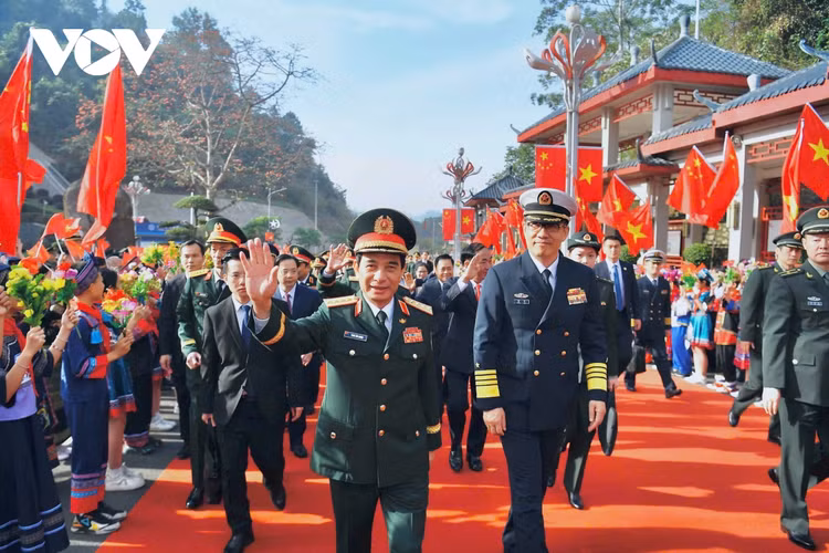 Dai tuong Phan Van Giang du Giao luu huu nghi quoc phong bien gioi Viet - Trung-Hinh-10