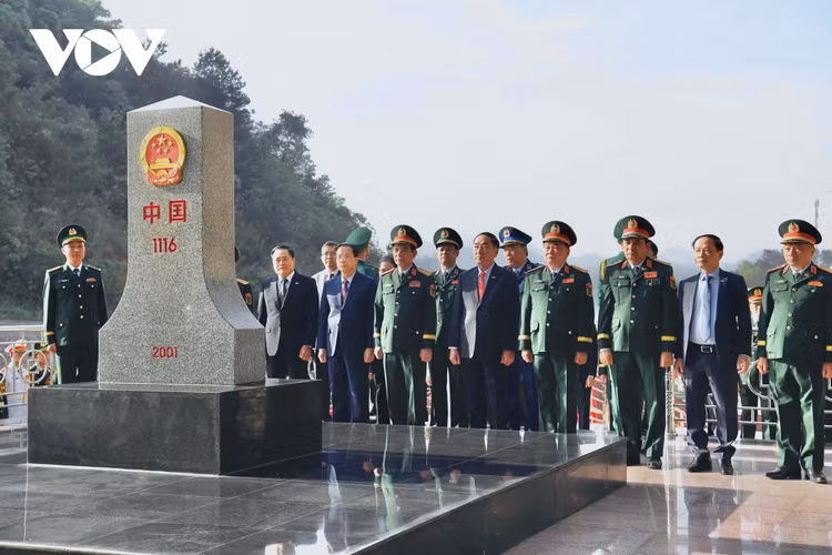 Dai tuong Phan Van Giang du Giao luu huu nghi quoc phong bien gioi Viet - Trung