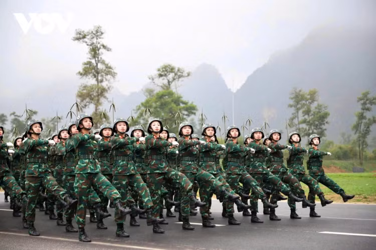 Hôm nay, lực lượng diễu binh lên tàu vào TP.HCM, sẵn sàng hợp luyện - Hình 2 Hom nay, luc luong dieu binh len tau vao TP.HCM, san sang hop luyen-Hinh-2