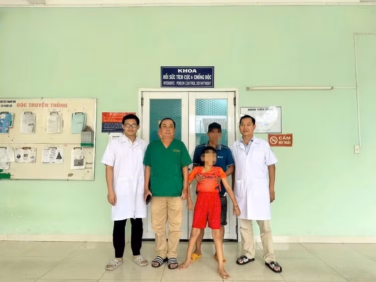 Sau 20 ngày lọc máu liên tục bệnh nhi đã ổn định sức khỏe. Ảnh BVCC