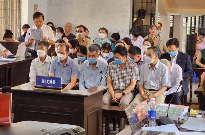 Các bị cáo tại phiên xét xử sơ thẩm.