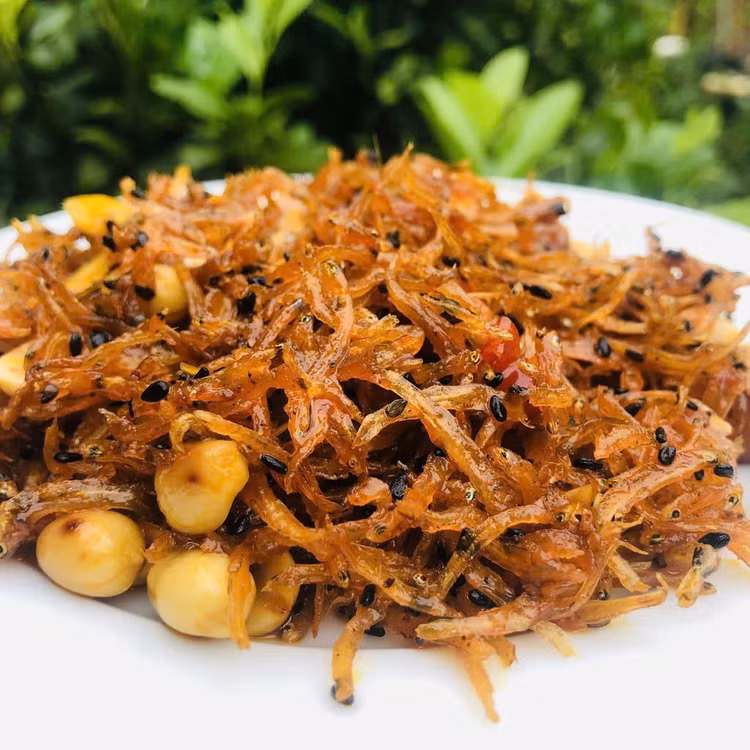 Tăng cường sức khỏe cho làn da: Các dưỡng chất axit béo có trong cá cơm, cùng với vitamin E, selen có tác dụng nuôi dưỡng làn da khỏe mạnh. Thường xuyên ăn cá giúp cho bạn có làn da đẹp mịn màng, sáng khỏe, ngăn ngừa sự hình thành phát triển của mụn và nếp nhăn. Ảnh Internet Tăng cường sức khỏe cho làn da: Các dưỡng chất axit béo có trong cá cơm, cùng với vitamin E, selen có tác dụng nuôi dưỡng làn da khỏe mạnh. Thường xuyên ăn cá giúp cho bạn có làn da đẹp mịn màng, sáng khỏe, ngăn ngừa sự hình thành phát triển của mụn và nếp nhăn. Ảnh Internet