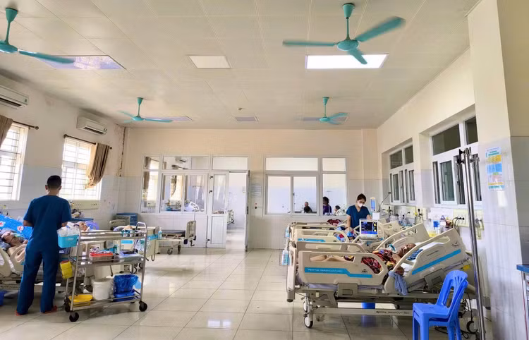 Bệnh nhân được điều trị tích cực tại TTYT Đông Triều. Ảnh BVCC Bệnh nhân được điều trị tích cực tại TTYT Đông Triều. Ảnh BVCC