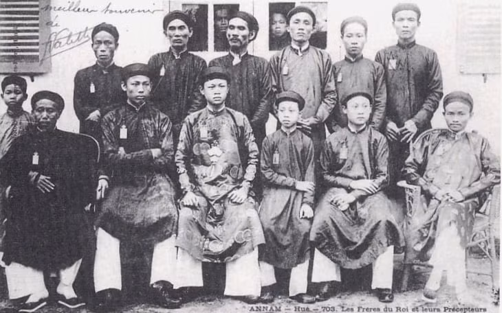 Loạt ảnh cực hiếm về các ông hoàng, bà chúa Việt Nam - Hình 3 Loat anh cuc hiem ve cac ong hoang, ba chua Viet Nam-Hinh-3