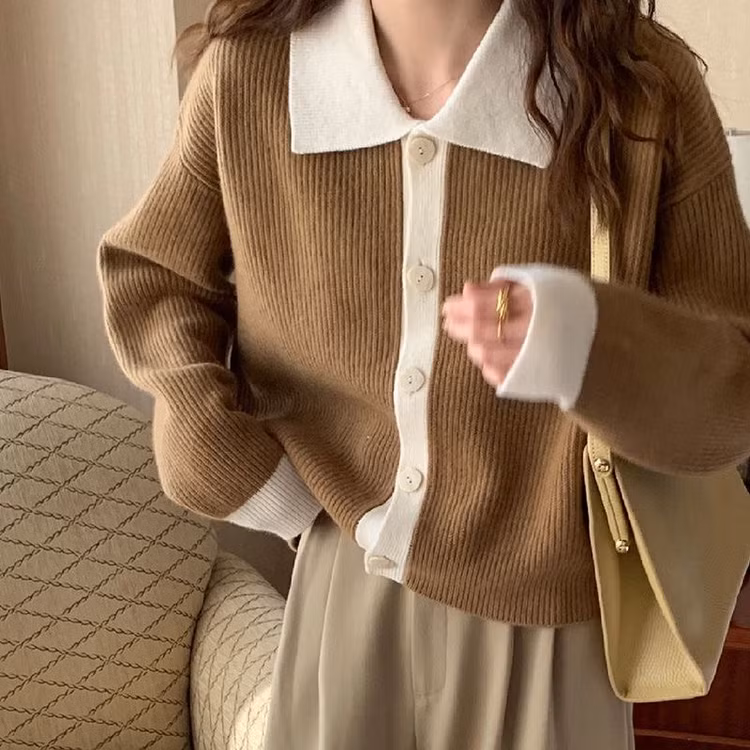 Áo len cổ bẻ sẽ giúp phong cách mùa đông của chị em thêm tươi mới, trẻ trung. Ảnh minh họa