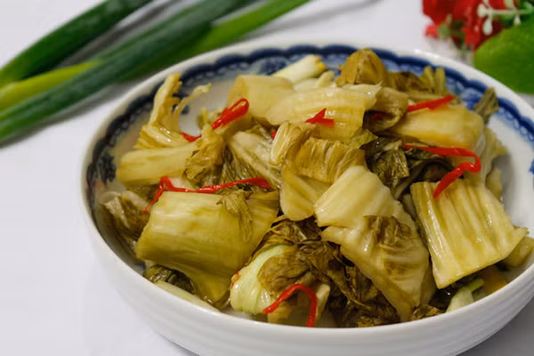 Ăn dưa muối trong thời gian dài sẽ khiến cơ thể hấp thu quá nhiều nitrite và muối, điều này gây gánh nặng cho gan, khiến gan dễ bị bệnh, thậm chí còn gây ung thư gan. Ảnh minh họa Ăn dưa muối trong thời gian dài sẽ khiến cơ thể hấp thu quá nhiều nitrite và muối, điều này gây gánh nặng cho gan, khiến gan dễ bị bệnh, thậm chí còn gây ung thư gan. Ảnh minh họa