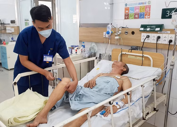 Bệnh nhân vẫn đang cần điều trị tích cực. Ảnh BVCC