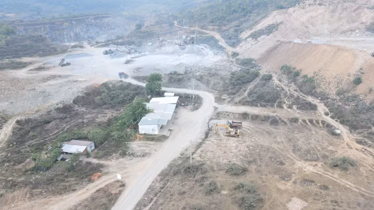 Mỏ đá của Công ty Việt Tân không lắp trạm cân, camera giám sát trên lối ra vào.